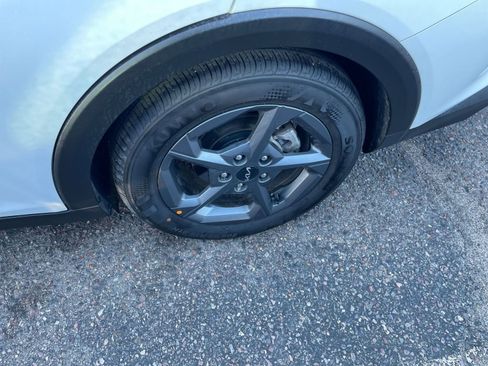 Used 2025 Kia K4 LXS image 29