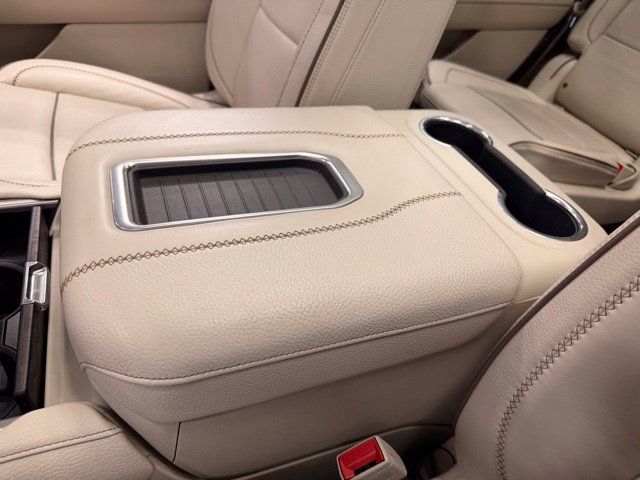 Used 2021 GMC Yukon Denali w/ Denali Premium Package AWD/4WD image 42