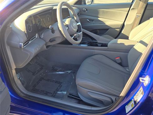 Used 2025 Hyundai Elantra SEL image 19