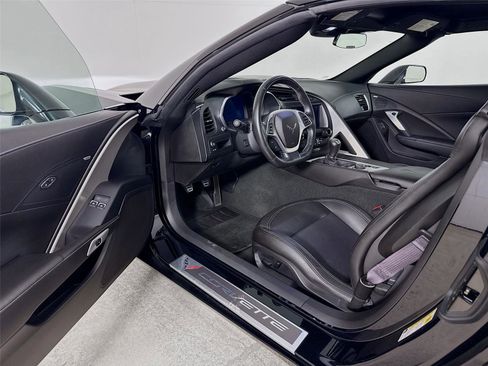 Used 2016 Chevrolet Corvette Stingray Coupe RWD image 3