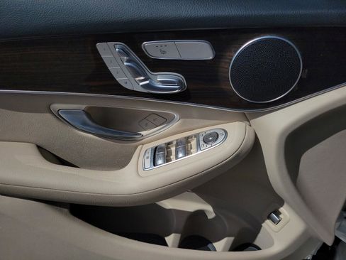 Used 2022 Mercedes-Benz GLC 300 image 21