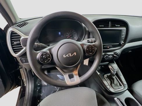 Certified 2022 Kia Soul LX image 11