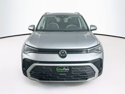 Used 2025 Volkswagen Taos SE AWD/4WD image 2