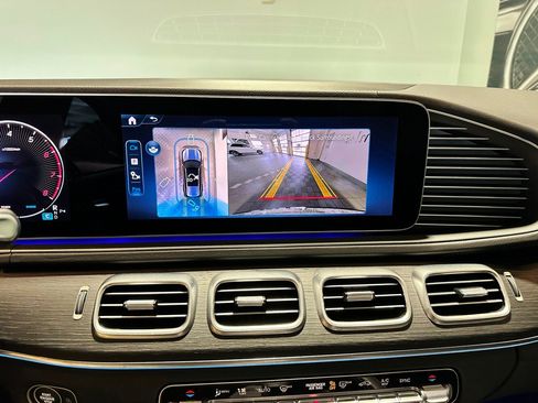 Certified 2025 Mercedes-Benz GLS 450 4MATIC image 24