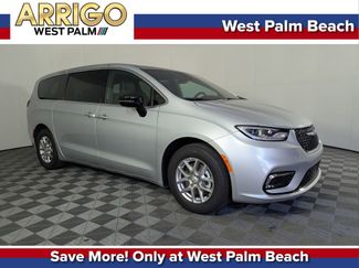 New 2026 Chrysler Pacifica Select video 1
