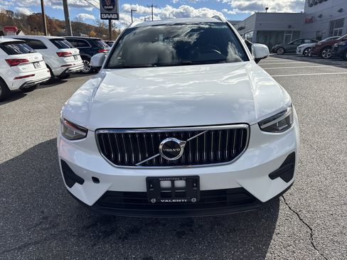 Certified 2025 Volvo XC40 B5 Core image 2