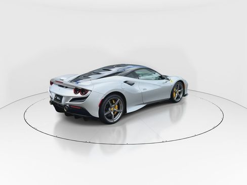 Certified 2022 Ferrari F8 Tributo RWD image 8