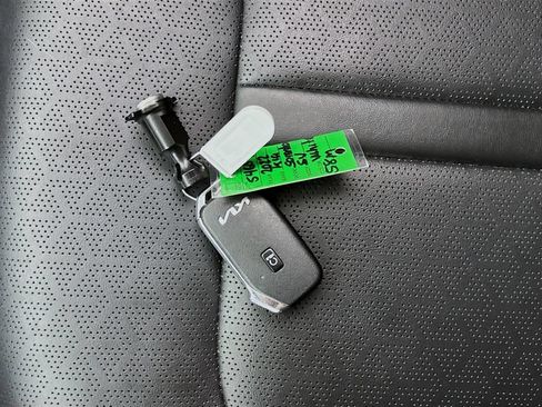 Used 2022 Kia Sorento EX w/ Panoramic Sunroof Package FWD image 27