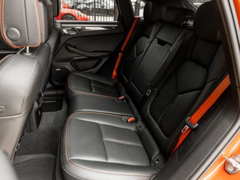 Certified 2022 Porsche Macan AWD/4WD image 34