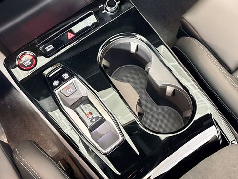 New 2025 Audi SQ6 e-tron Prestige image 14