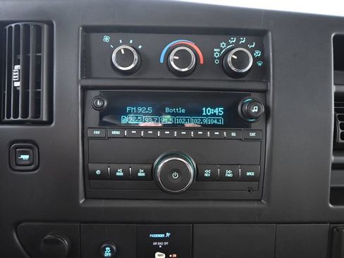 Used 2017 Chevrolet Express 3500 RWD image 26