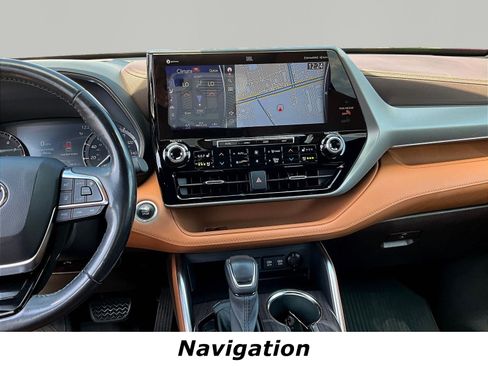 Used 2021 Toyota Highlander Platinum AWD/4WD image 9