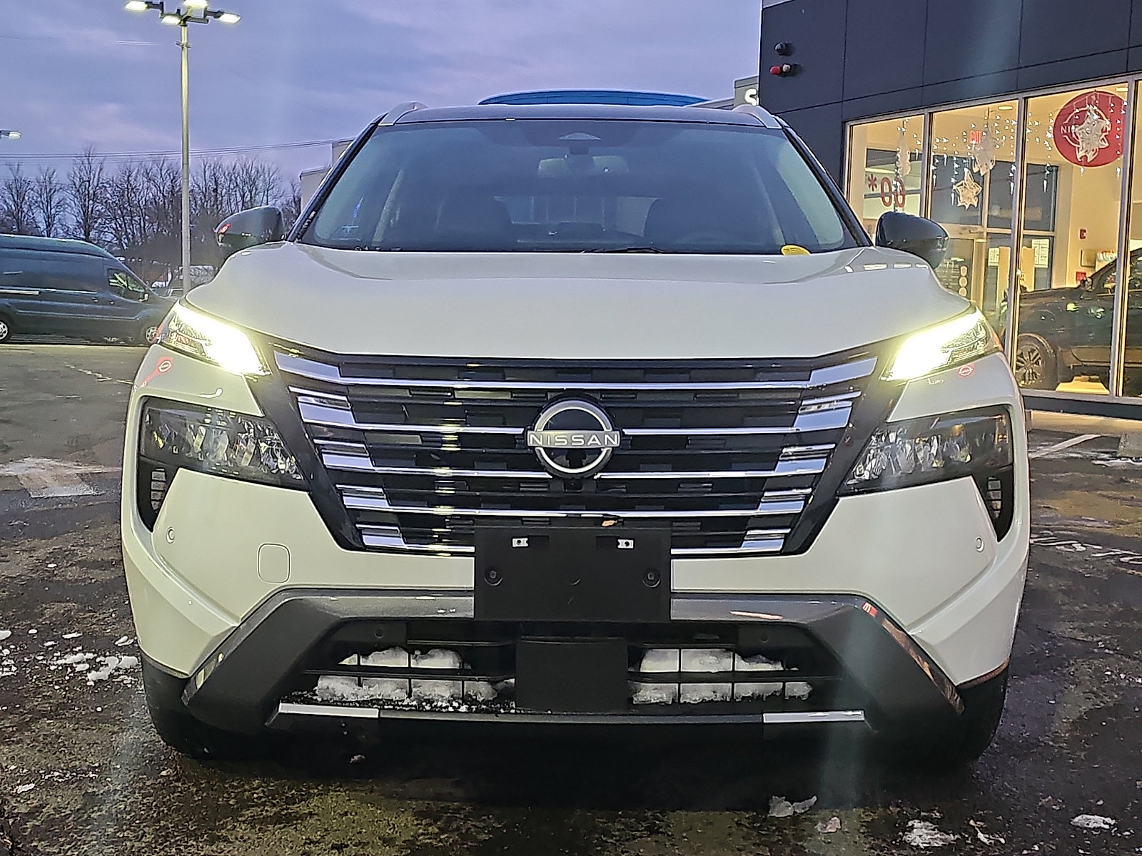 Used 2025 Nissan Rogue SL AWD/4WD image 2