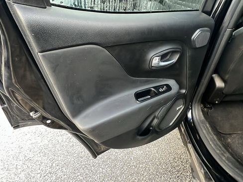 Used 2020 Jeep Renegade Altitude image 22