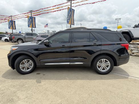 Certified 2024 Ford Explorer XLT RWD image 11
