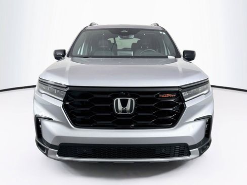 Used 2025 Honda Pilot TrailSport image 8