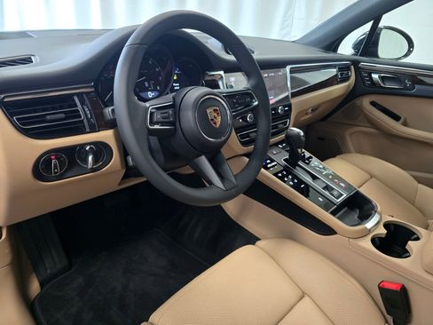 New 2025 Porsche Macan image 4