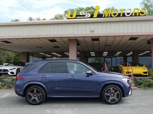 Used 2024 Mercedes-Benz GLE 350 4MATIC w/ AMG Line Exterior image 2