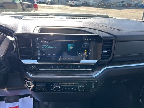 Used 2025 Chevrolet Silverado 2500 LT w/ Convenience Package image 16