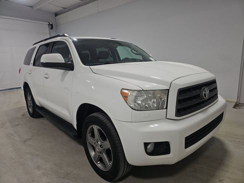 Used 2017 Toyota Sequoia SR5 w/ Sport Appearance Package image 3