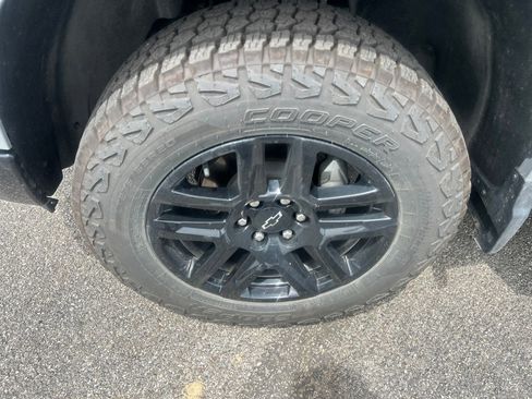 Used 2024 Chevrolet Silverado 1500 Custom Trail Boss w/ LPO, Dark Essentials Package AWD/4WD image 9