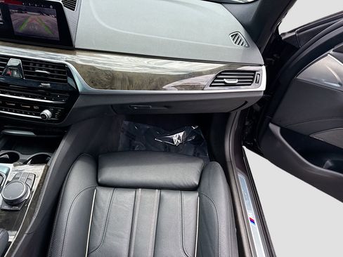 Used 2019 BMW 530i w/ M Sport Package RWD image 18