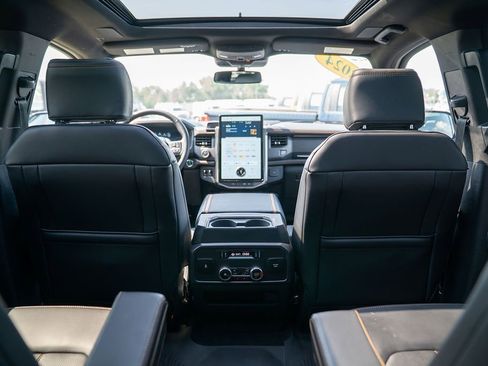 Used 2024 Ford Expedition Platinum image 24