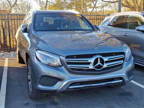 Used 2019 Mercedes-Benz GLC 300 4MATIC image 2