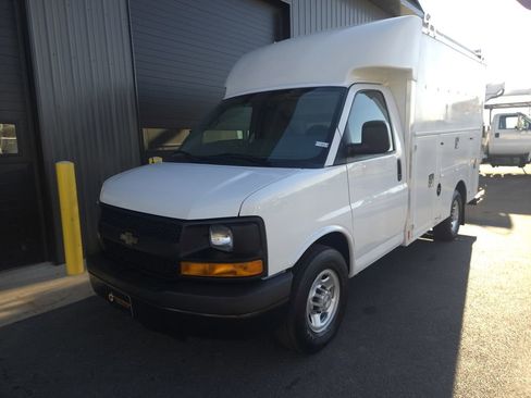 Used 2014 Chevrolet Express 3500 image 2