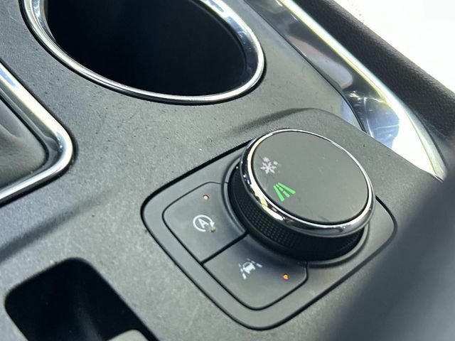 Used 2023 Chevrolet Traverse LT FWD image 34
