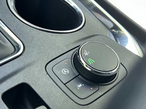Used 2023 Chevrolet Traverse LT FWD image 34