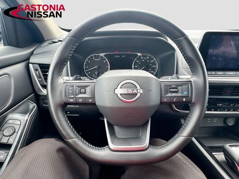 Used 2025 Nissan Rogue SV FWD image 14