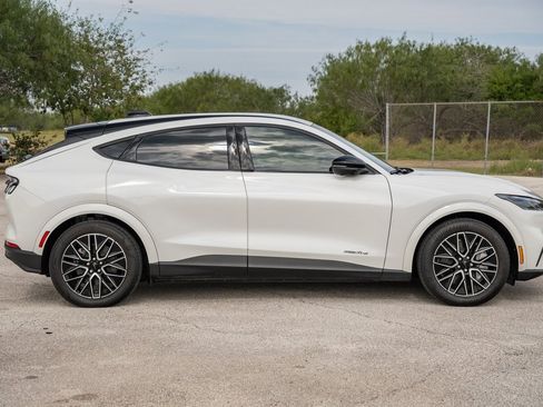 Used 2025 Ford Mustang Mach-E Premium image 8