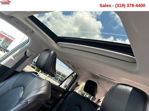 Used 2021 Toyota Highlander Limited AWD/4WD image 19