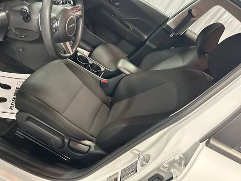 Used 2024 Hyundai Kona SE FWD image 10