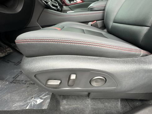Certified 2024 Chevrolet Traverse RS AWD/4WD image 12