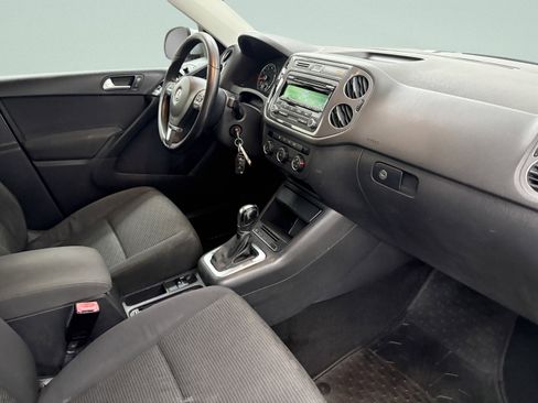 Used 2014 Volkswagen Tiguan S image 20