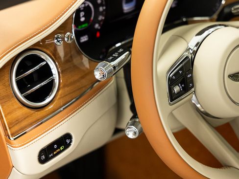 Used 2026 Bentley Flying Spur V8 AWD/4WD image 30