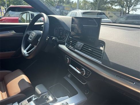 Certified 2025 Audi Q5 2.0T Premium w/ Convenience Plus Package image 29