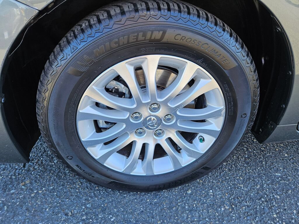 Used 2011 Toyota Sienna XLE w/ Premium Pkg FWD image 8