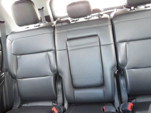 Certified 2022 Ford Explorer XLT w/ Equipment Group 202A image 8