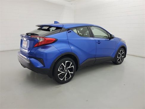 Used 2020 Toyota C-HR XLE image 5