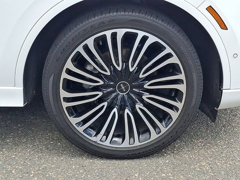 Certified 2023 Lincoln Aviator Black Label w/ Dynamic Handling Package AWD/4WD image 11