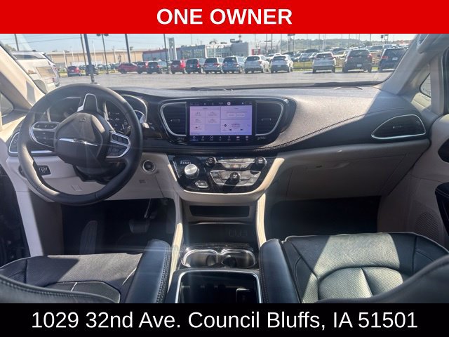 Used 2023 Chrysler Pacifica Limited FWD image 14