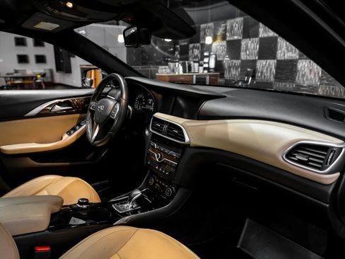 Used 2018 INFINITI QX30 Premium w/ Technology Package image 11