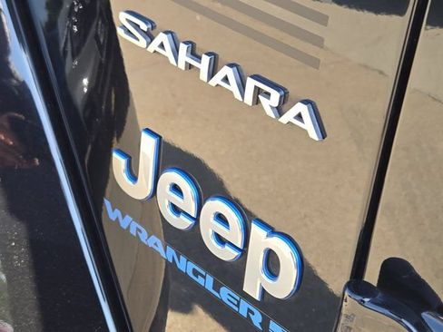 Used 2023 Jeep Wrangler Unlimited Sahara AWD/4WD image 12