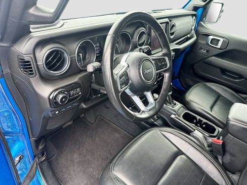 Used 2022 Jeep Wrangler Unlimited Sahara w/ Cold Weather Group AWD/4WD image 10