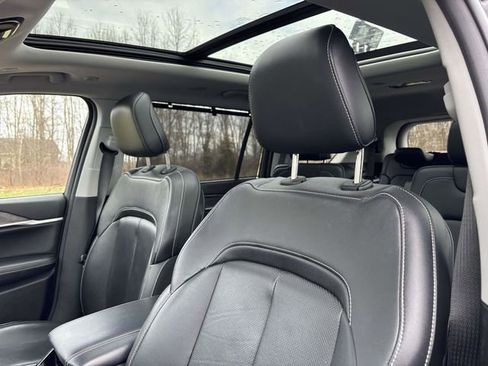 Used 2022 Jeep Grand Cherokee L Limited w/ Luxury Tech Group II image 6