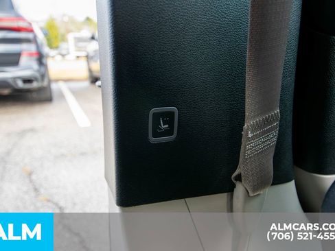 Used 2017 Chrysler Pacifica Limited image 23