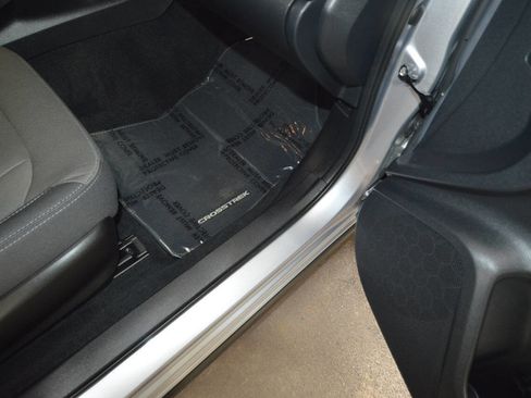 Used 2024 Subaru Crosstrek 2.0i image 7